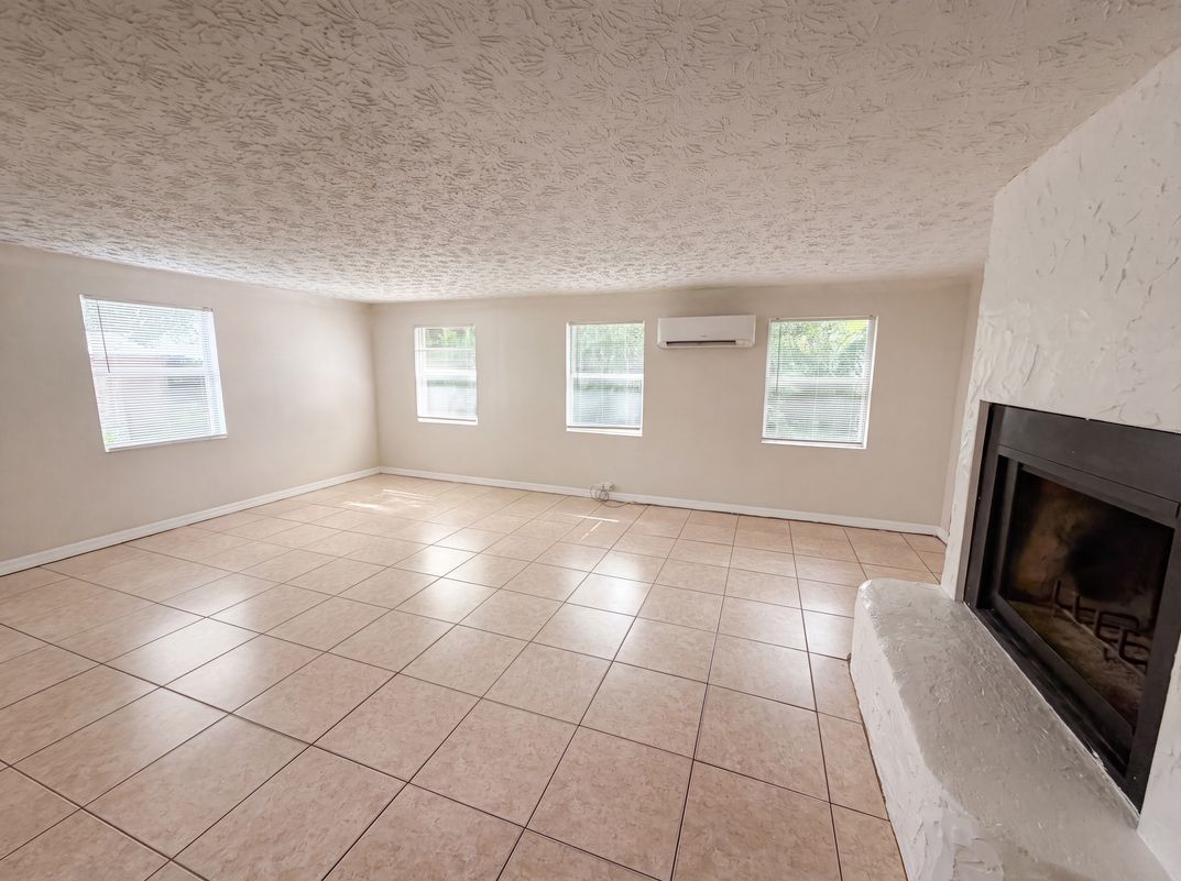 Photo 13 of 20 of 3740 Ballejo Ct W, Jacksonville, FL