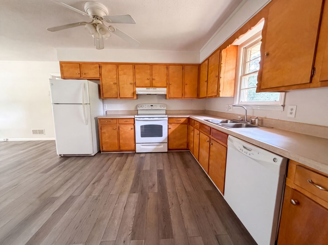 Photo 7 of 16 of 406 Lafayette Way, Camden, SC