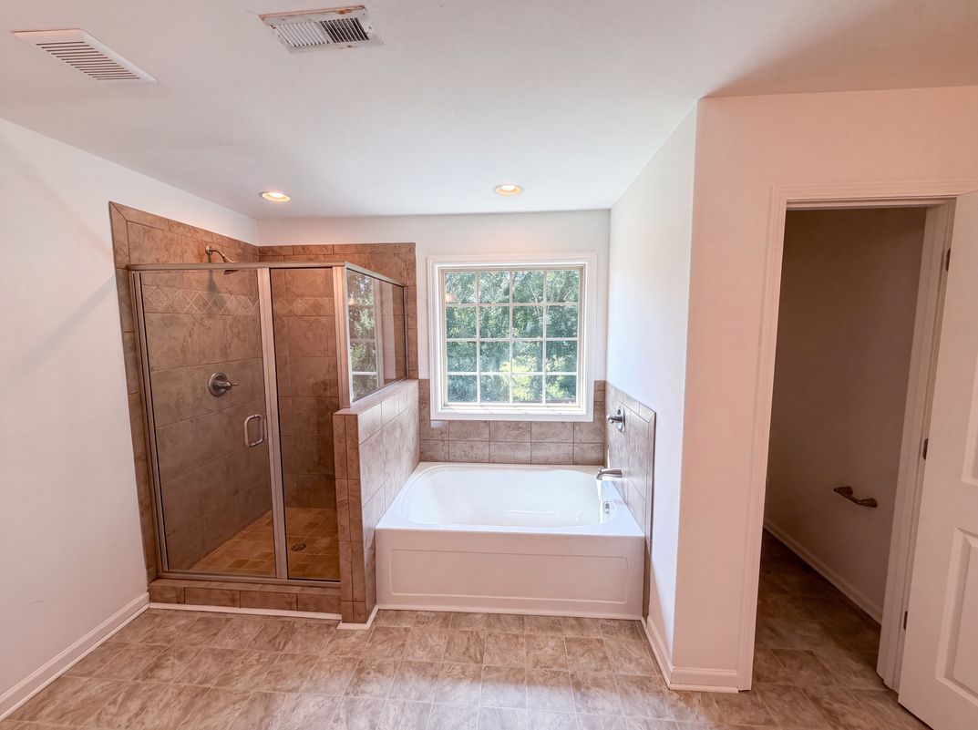 Photo 18 of 44 of 791 W Glenview Dr, Lenoir City, TN