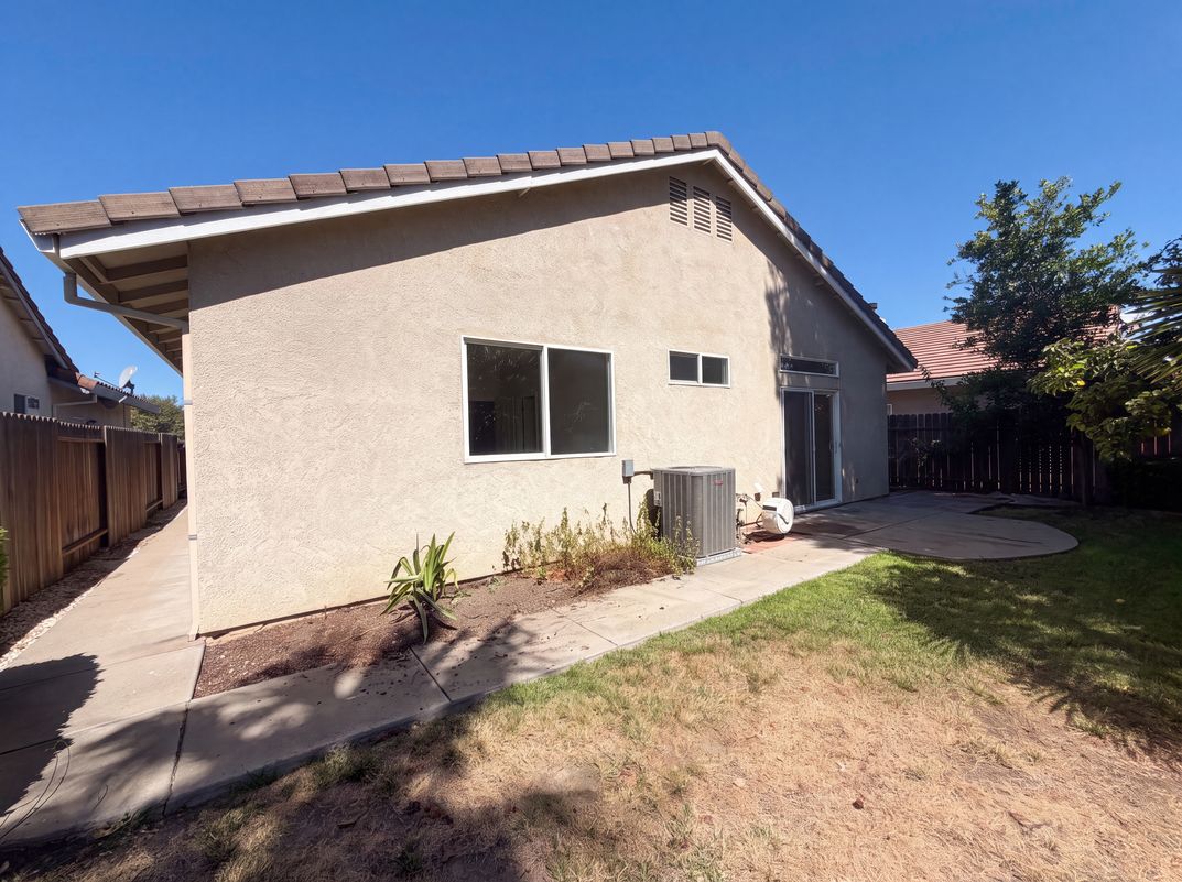 Photo 21 of 22 of 915 Wallace Dr, Woodland, CA