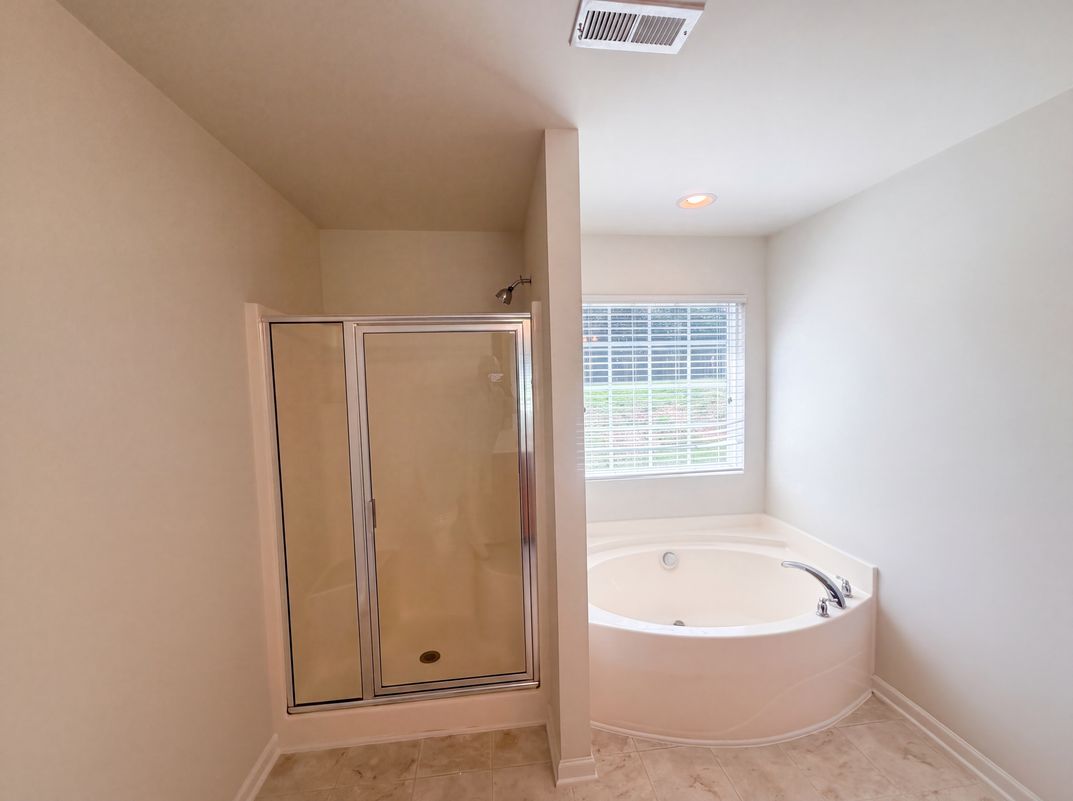 Photo 19 of 26 of 518 MacGregor Dr, Burlington, NC