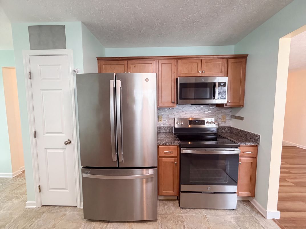 Photo 8 of 20 of 159 Prestwyck Ln, Elyria, OH