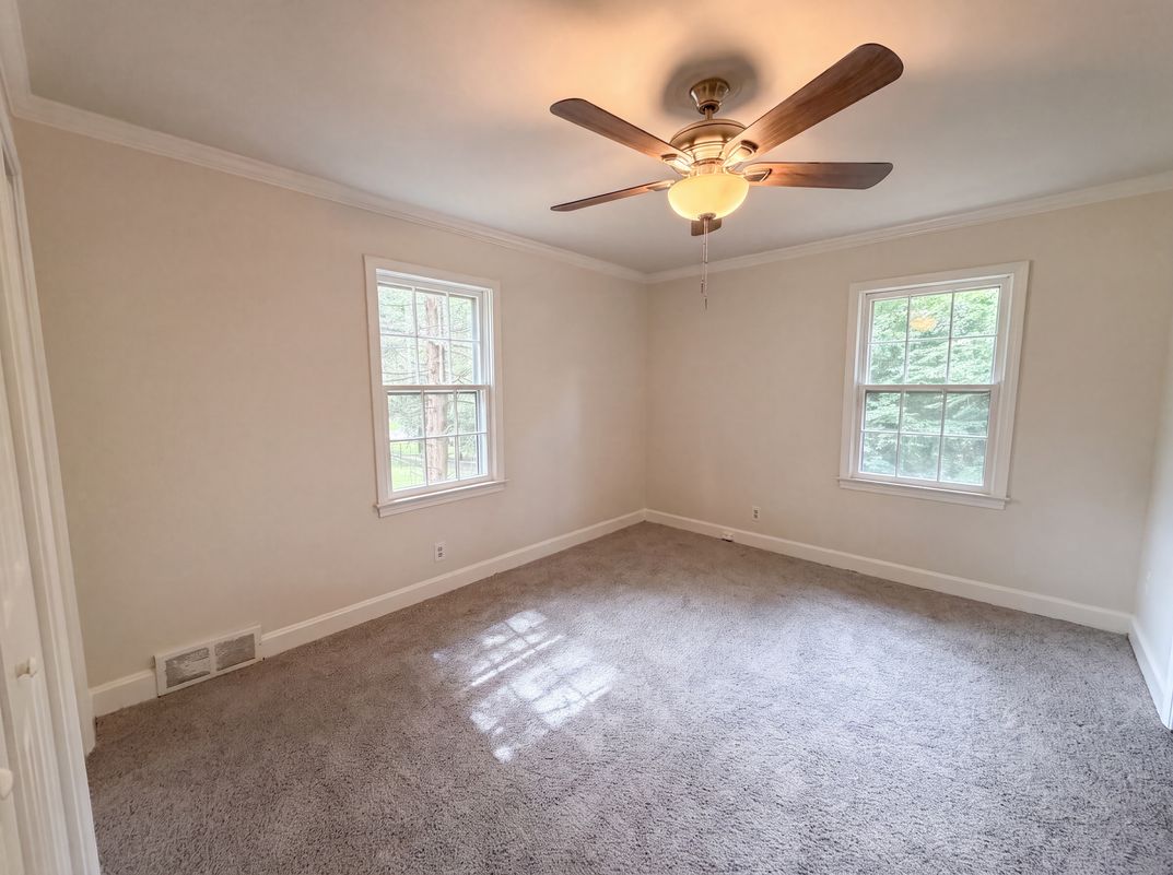 Photo 9 of 17 of 5148 Clearview Dr, Winston Salem, NC