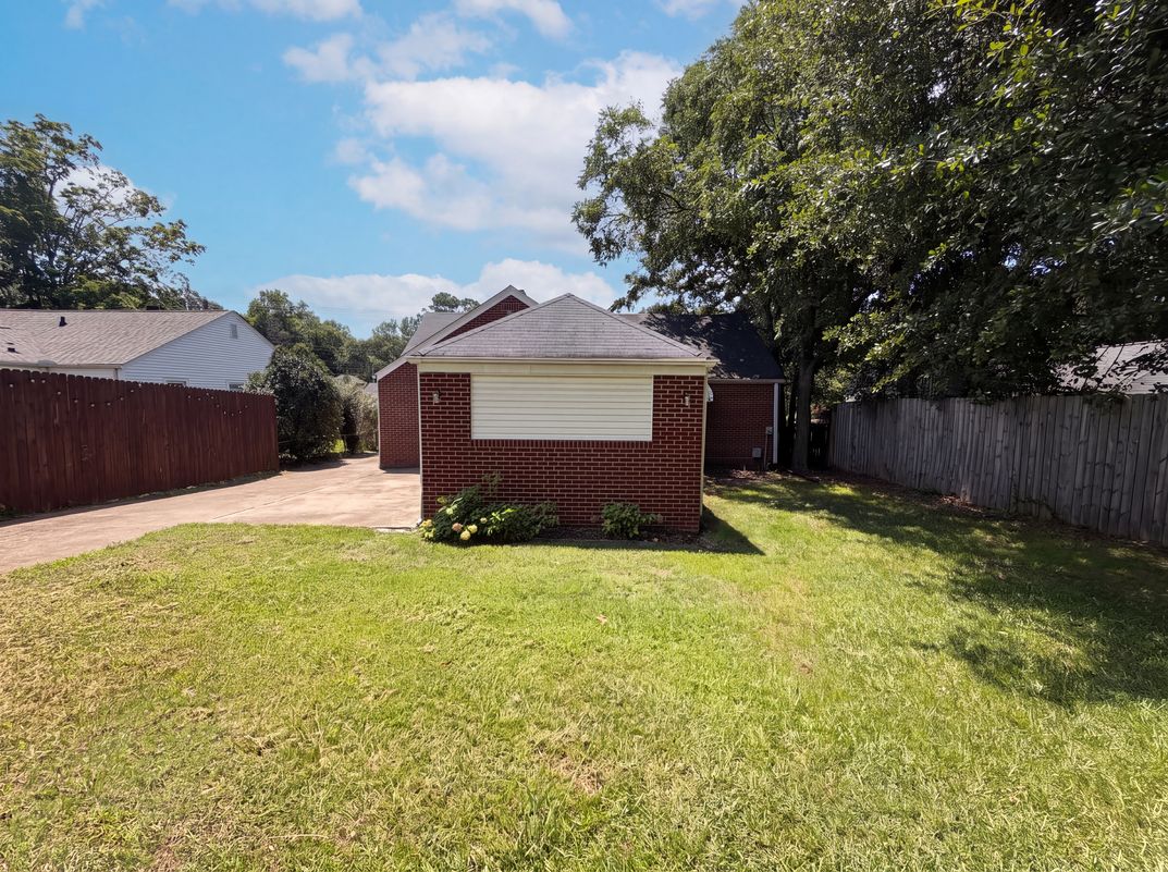 Photo 15 of 16 of 309 E Blue Ridge Dr, Greenville, SC