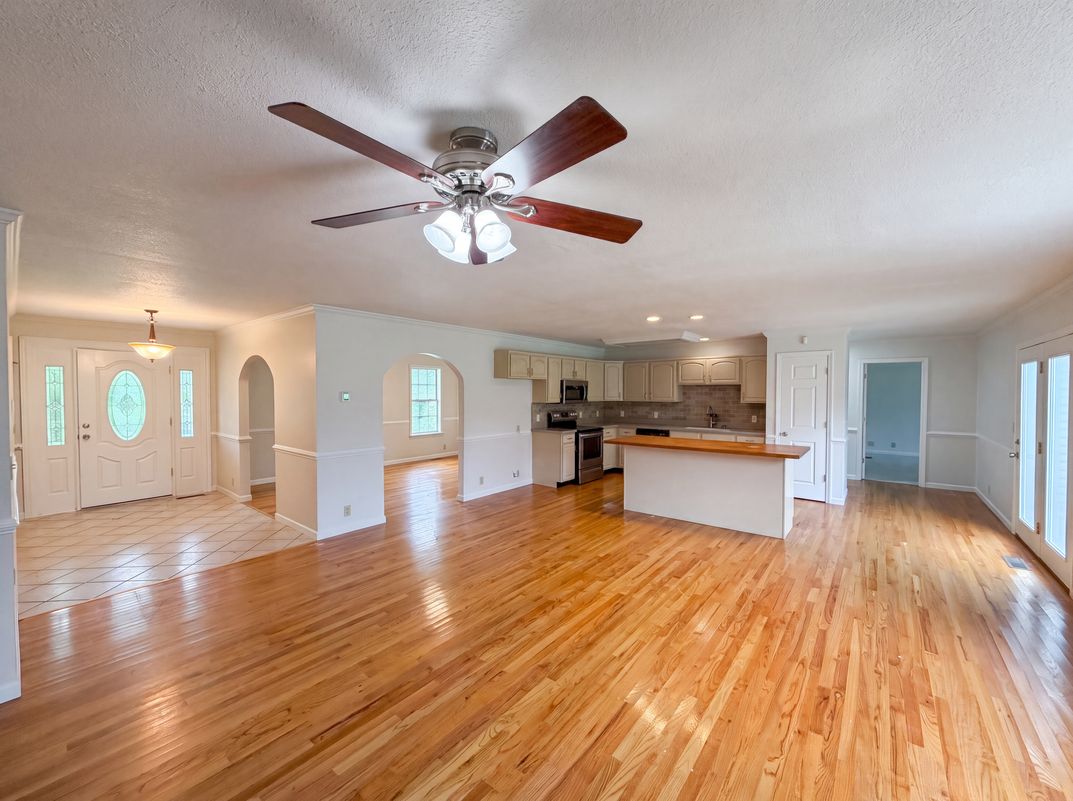 Photo 22 of 37 of 3146 Lora Dr, Maryville, TN