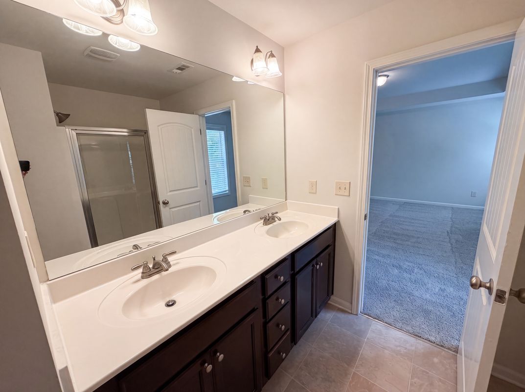 Photo 15 of 34 of 821 Walnut Woods Dr, Braselton, GA
