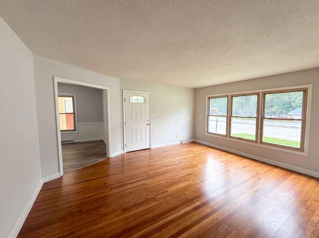 Photo 8 of 17 of 1951 Taylor Dr, Gastonia, NC