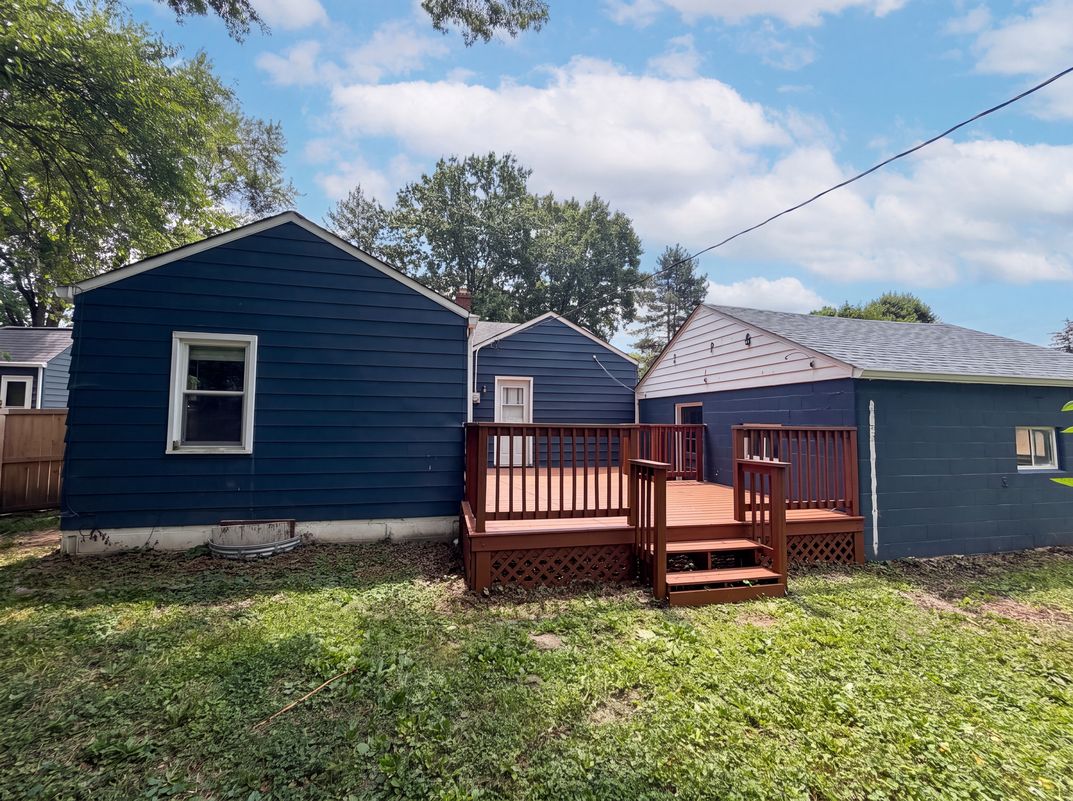 Photo 5 of 19 of 2308 E 69th St, Indianapolis, IN