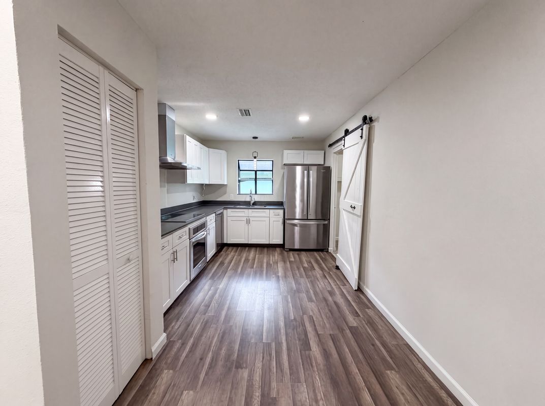 Photo 3 of 21 of 1340 Ottawa Ave, Jacksonville, FL