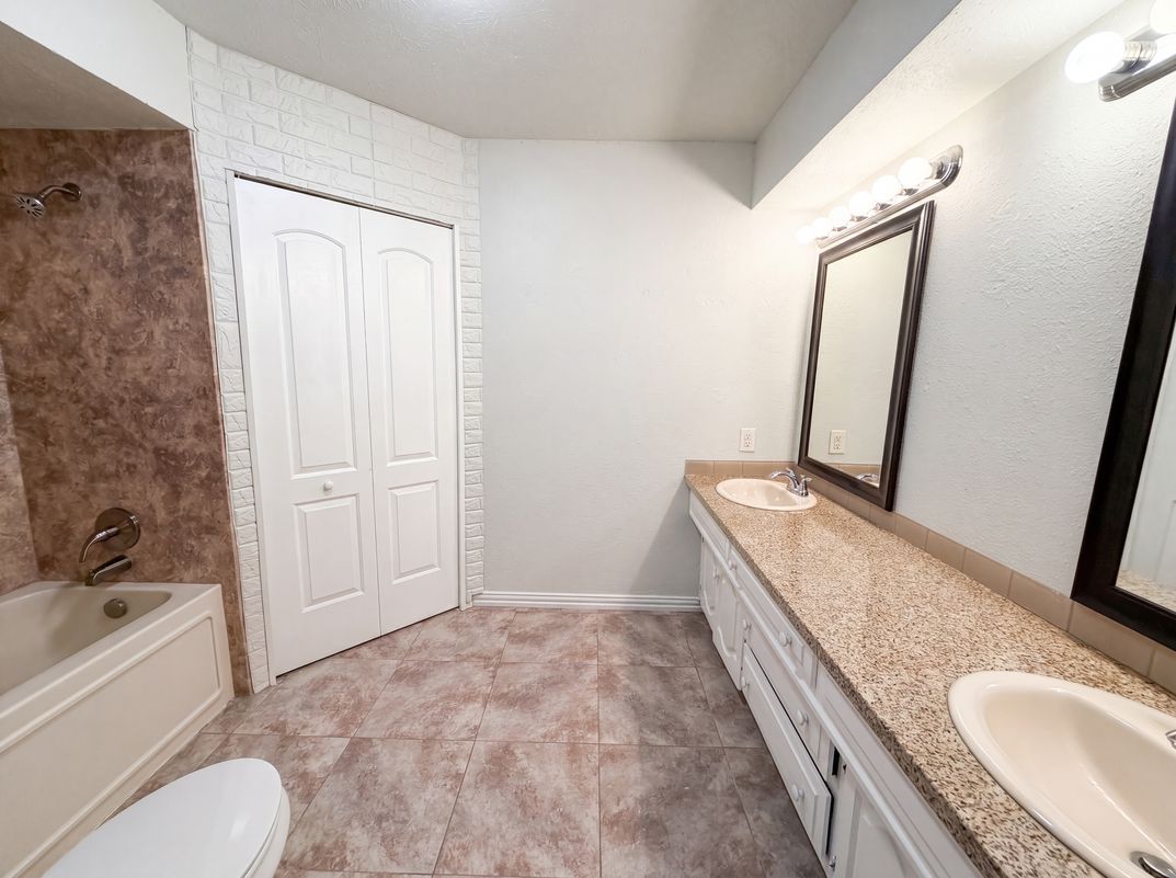 Photo 17 of 21 of 316 Brookwood Dr, Desoto, TX