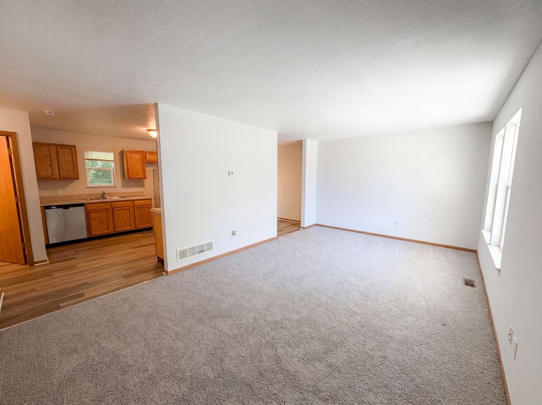 Photo 3 of 19 of 1004 Bellows St, Akron, OH