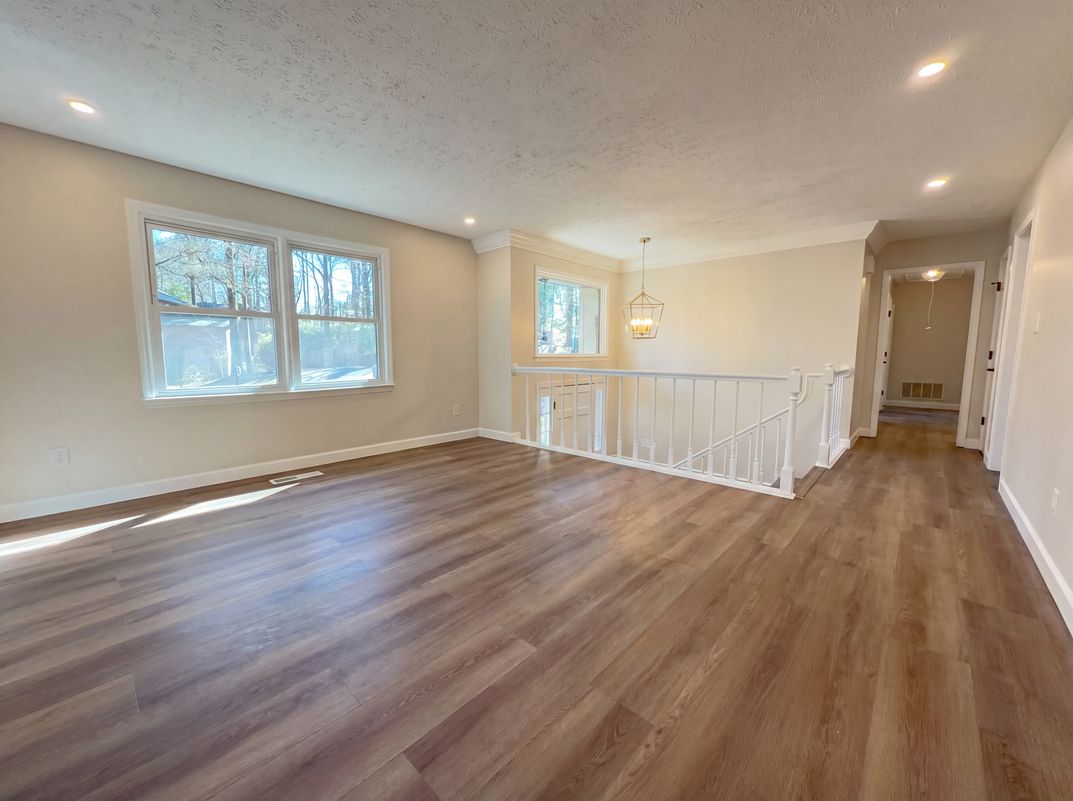 Photo 7 of 23 of 5048 Kerry Downs Rd, Hoover, AL