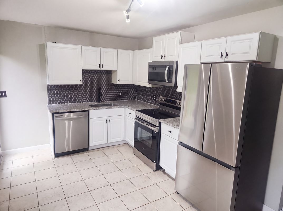 Photo 2 of 38 of 1212 2nd Ave SW, Alabaster, AL