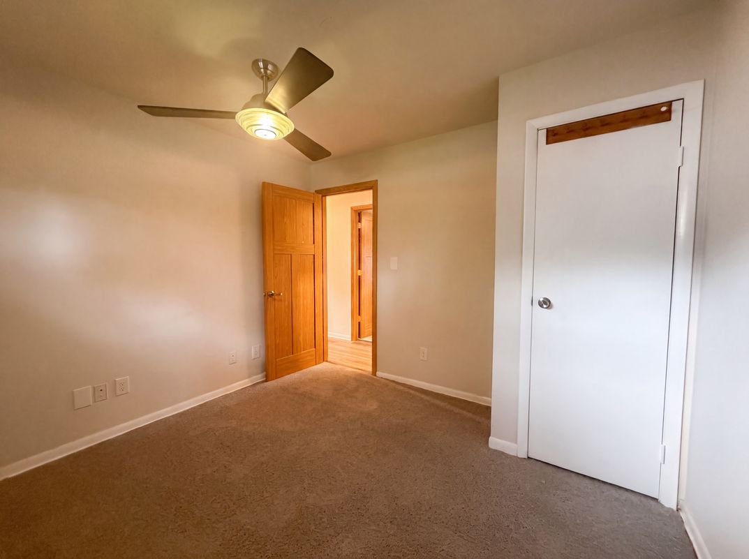 Photo 16 of 26 of 2221 Myrtle Ave, Columbus, OH