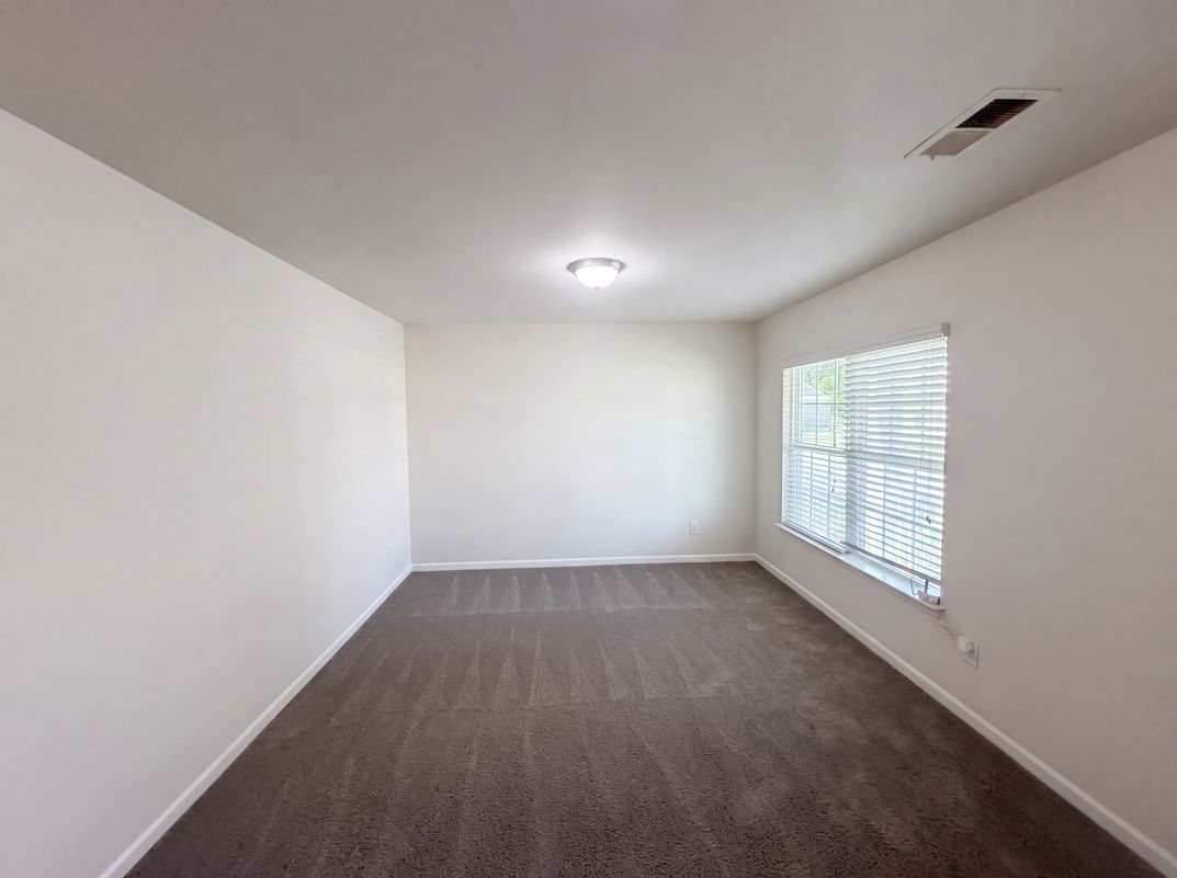 Photo 11 of 28 of 6800 Olivia Ct, Whitsett, NC