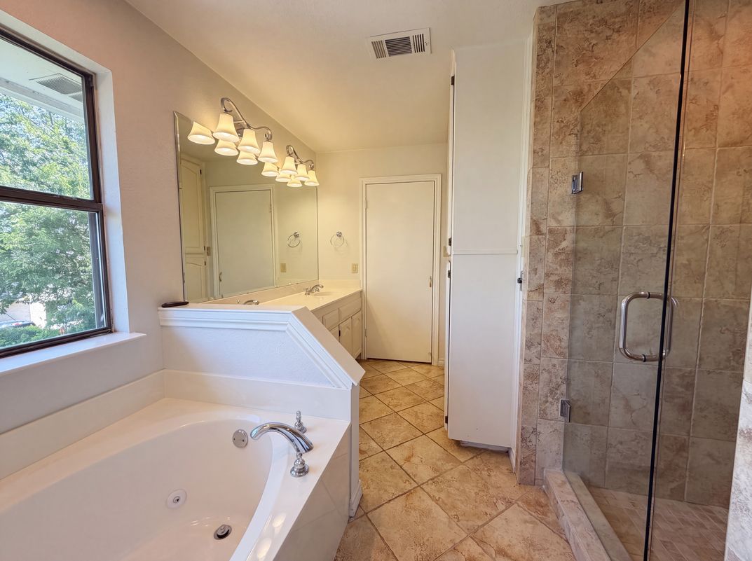 Photo 18 of 23 of 7632 Westwind Dr, Fort Worth, TX
