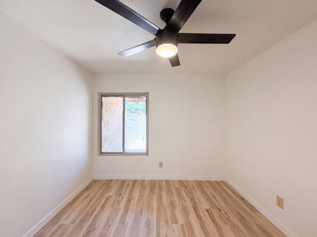 Photo 10 of 19 of 5208 E Tamblo Dr, Phoenix, AZ