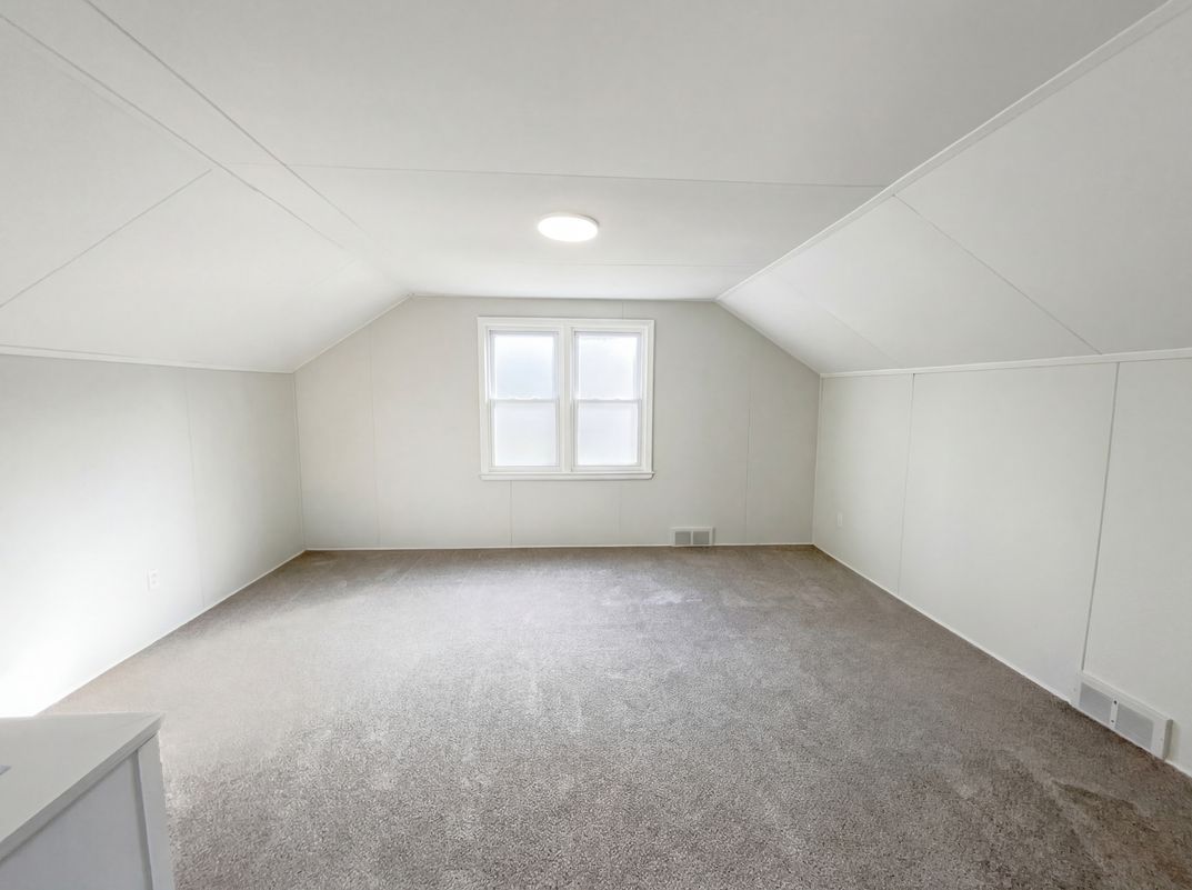 Photo 11 of 16 of 24610 Parklawn St, Oak Park, MI