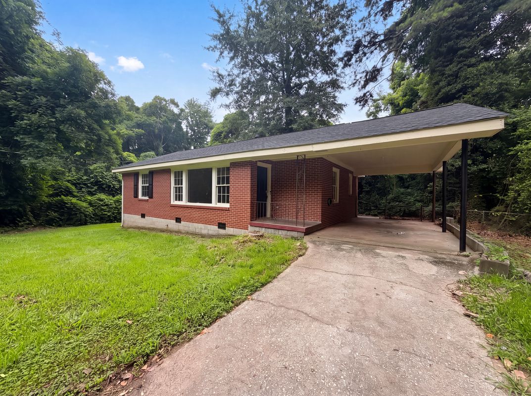 Photo 16 of 18 of 856 Glenway Dr, Atlanta, GA