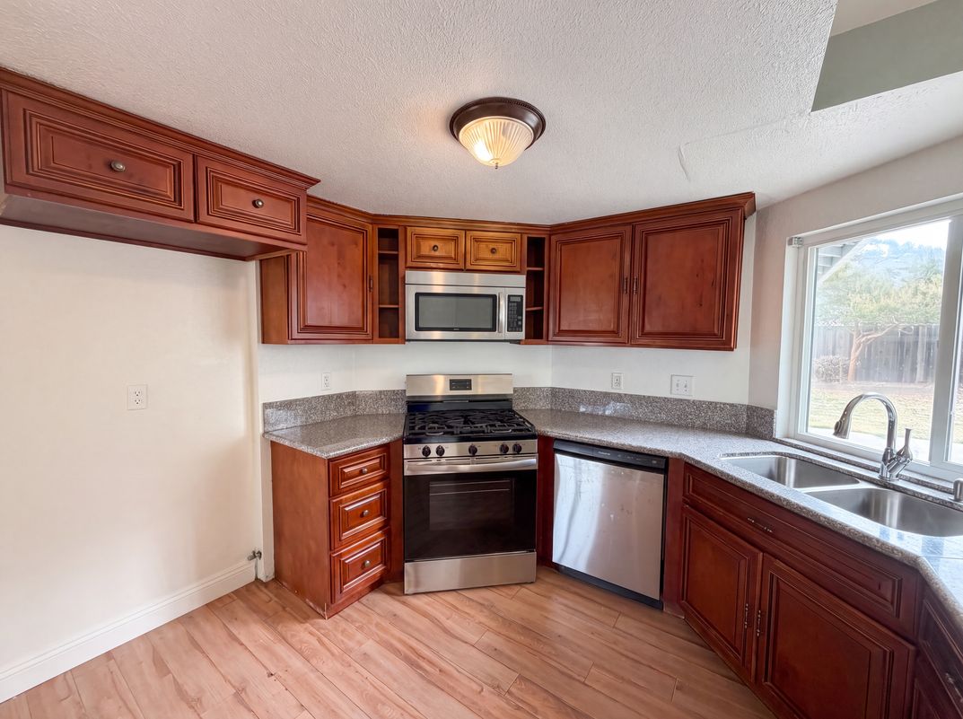 Photo 8 of 25 of 7804 McClintock Way, Sacramento, CA