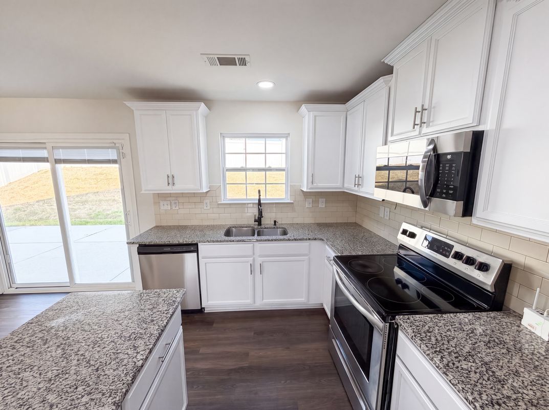 Photo 13 of 26 of 9833 Wardley Dr, Charlotte, NC