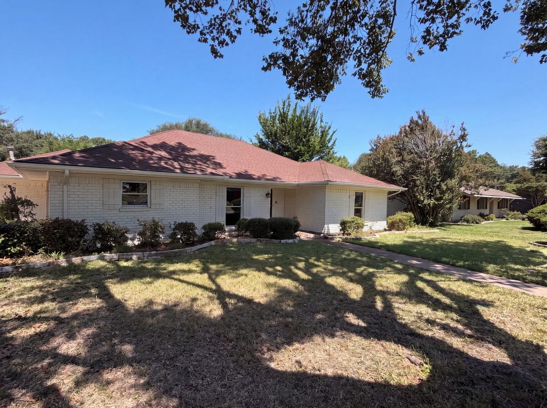 Photo 14 of 16 of 1115 N Waterview Dr, Richardson, TX