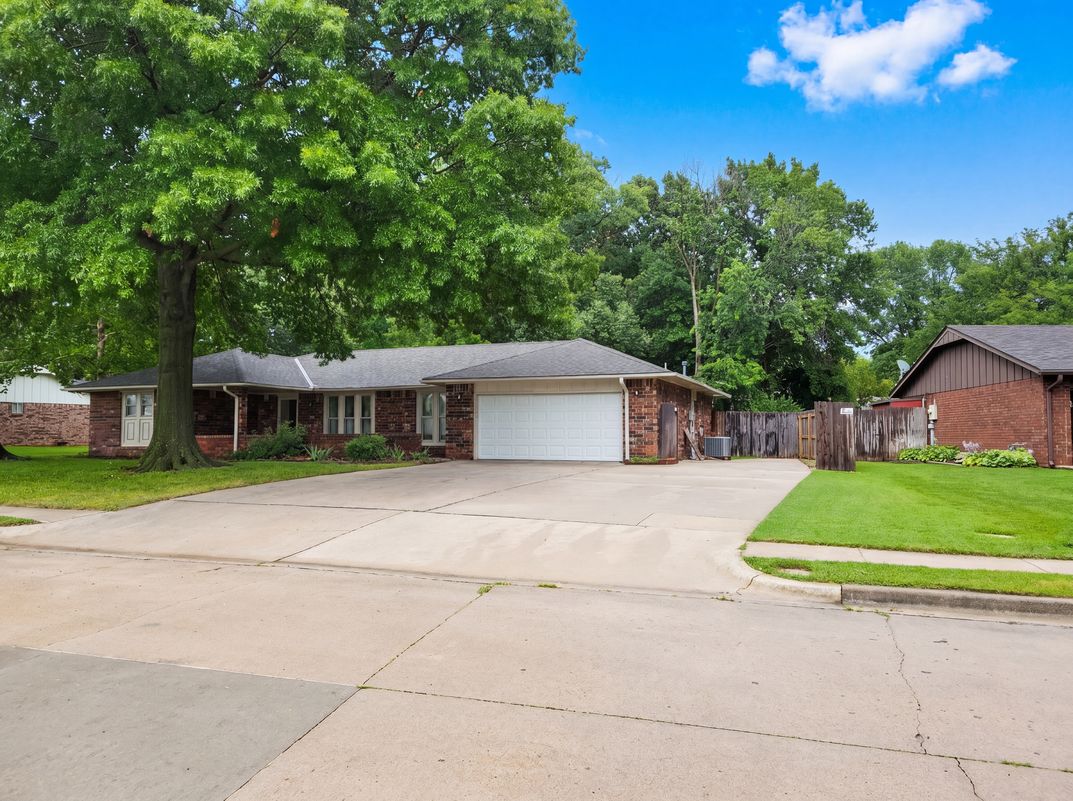 Photo 41 of 46 of 4600 Rolling Hills Dr, Bartlesville, OK