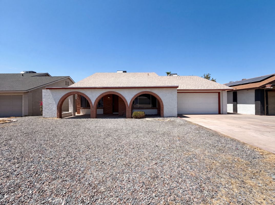 Property photo 1 of 4260 E Vineyard Rd