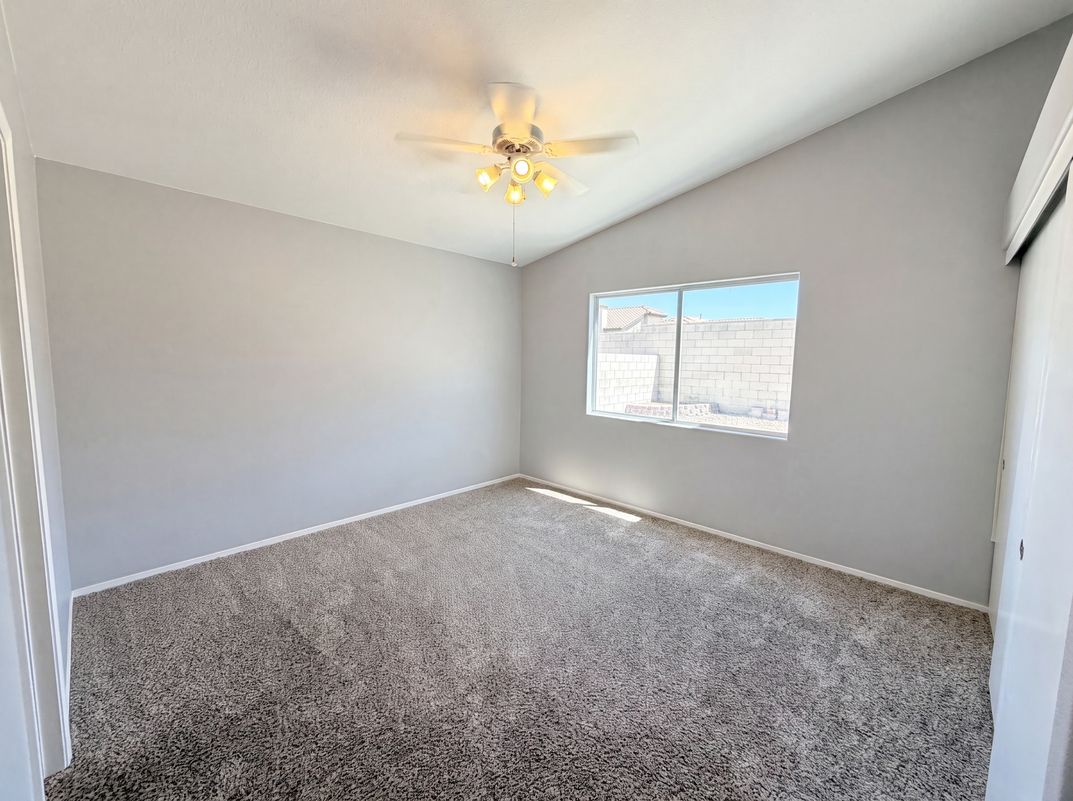 Photo 4 of 33 of 9121 Indian Breeze Dr, Las Vegas, NV