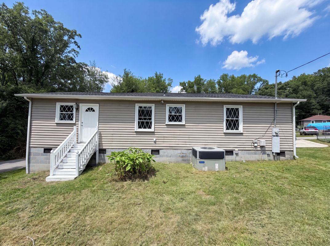 Photo 5 of 13 of 313 Black St, Cherryville, NC