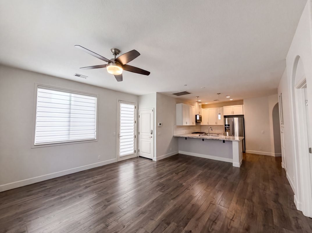 Photo 9 of 28 of 4920 Ocean Ln, Elk Grove, CA