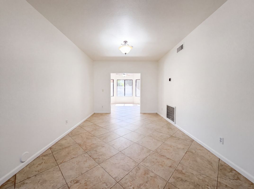 Photo 11 of 38 of 13816 N 50th St, Scottsdale, AZ
