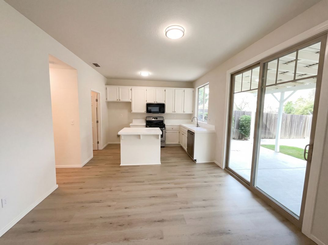 Photo 10 of 30 of 2262 Railway Cir, Gold River, CA