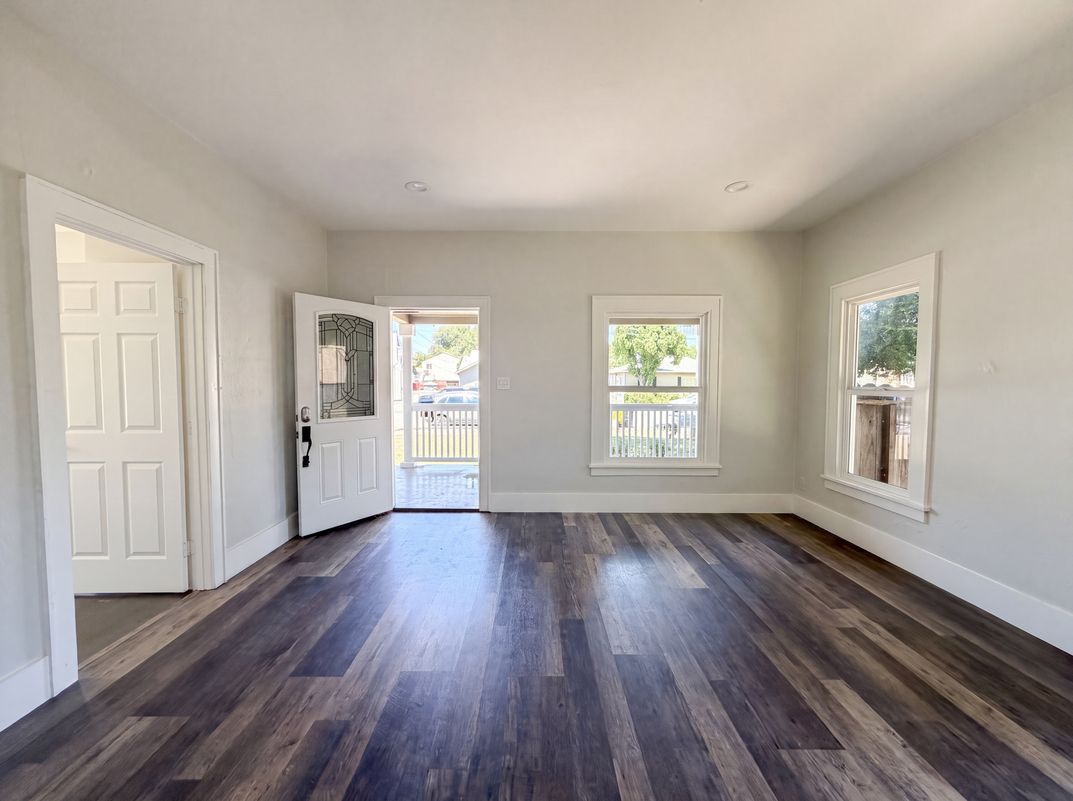 Photo 3 of 29 of 1860 W Willow St, Stockton, CA