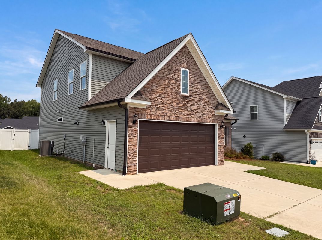 Photo 32 of 37 of 7463 Buckview Ct, Kernersville, NC