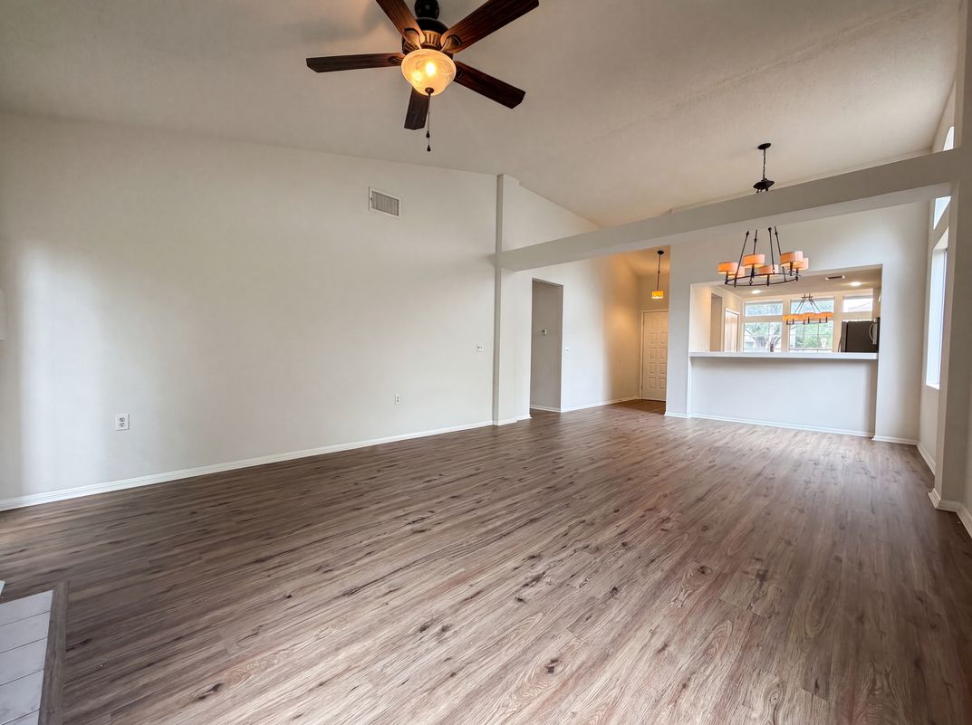 Photo 6 of 17 of 10842 Laurel Crk, Converse, TX