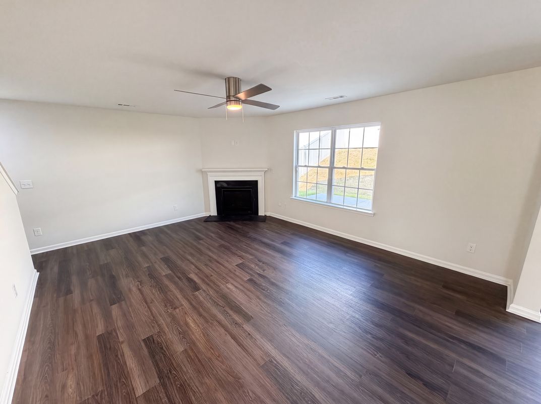 Photo 9 of 26 of 9833 Wardley Dr, Charlotte, NC