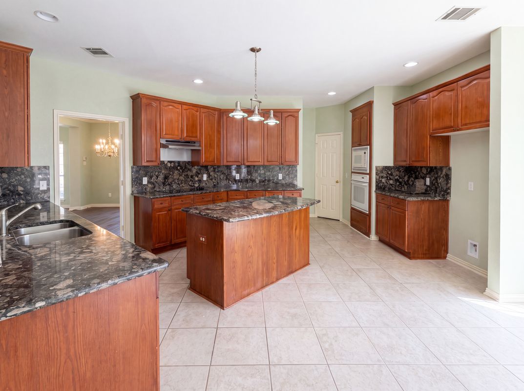 Photo 6 of 22 of 3606 Fairlands Dr, Richardson, TX