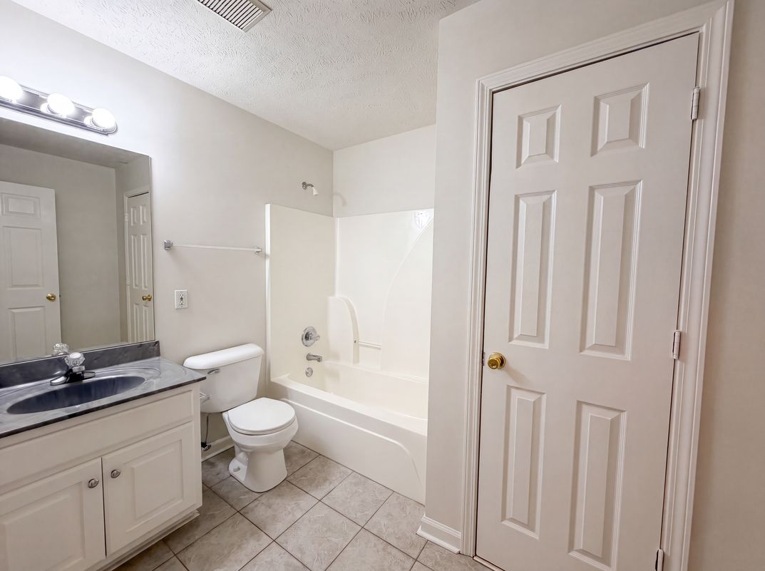 Photo 19 of 27 of 807 W Thompson Ln, Murfreesboro, TN