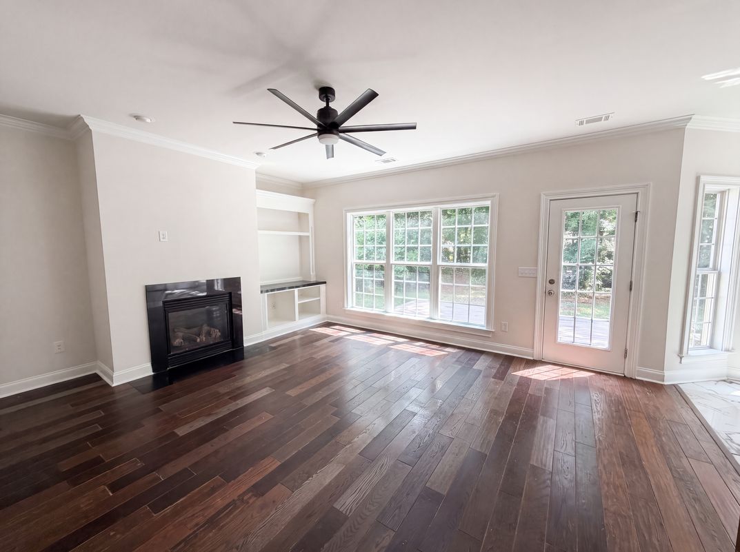 Photo 7 of 23 of 6420 Torrence Trace Dr, Huntersville, NC
