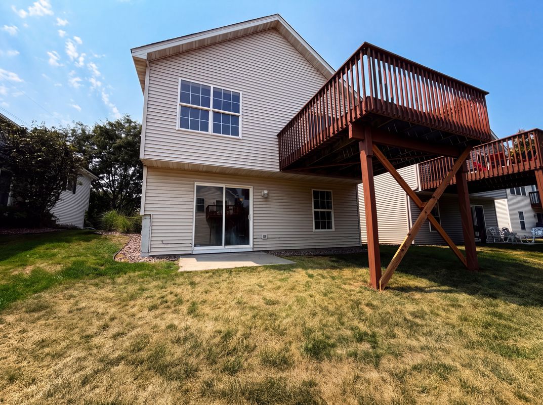 Photo 5 of 20 of 7476 Hampton Ln, Shakopee, MN