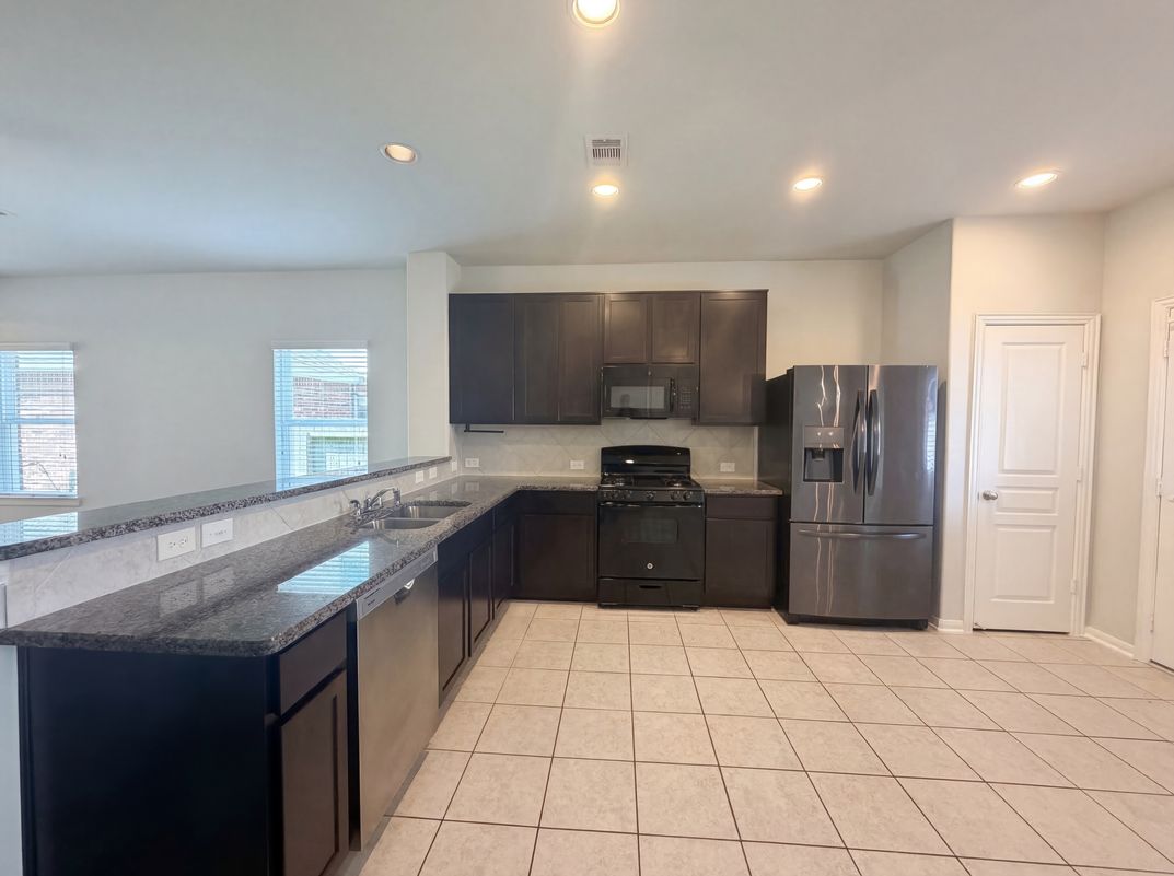 Photo 17 of 23 of 1038 Cash St, Alvin, TX