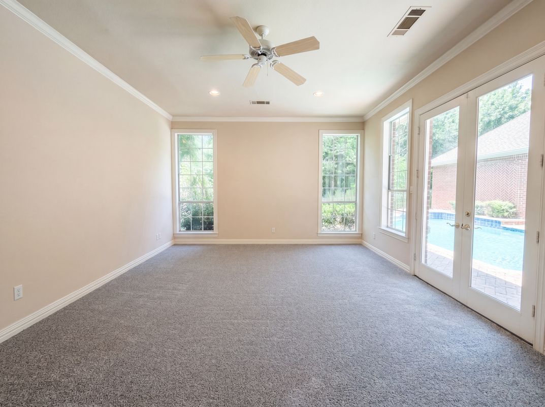Photo 9 of 27 of 2533 Vista Creek Ct, Garland, TX
