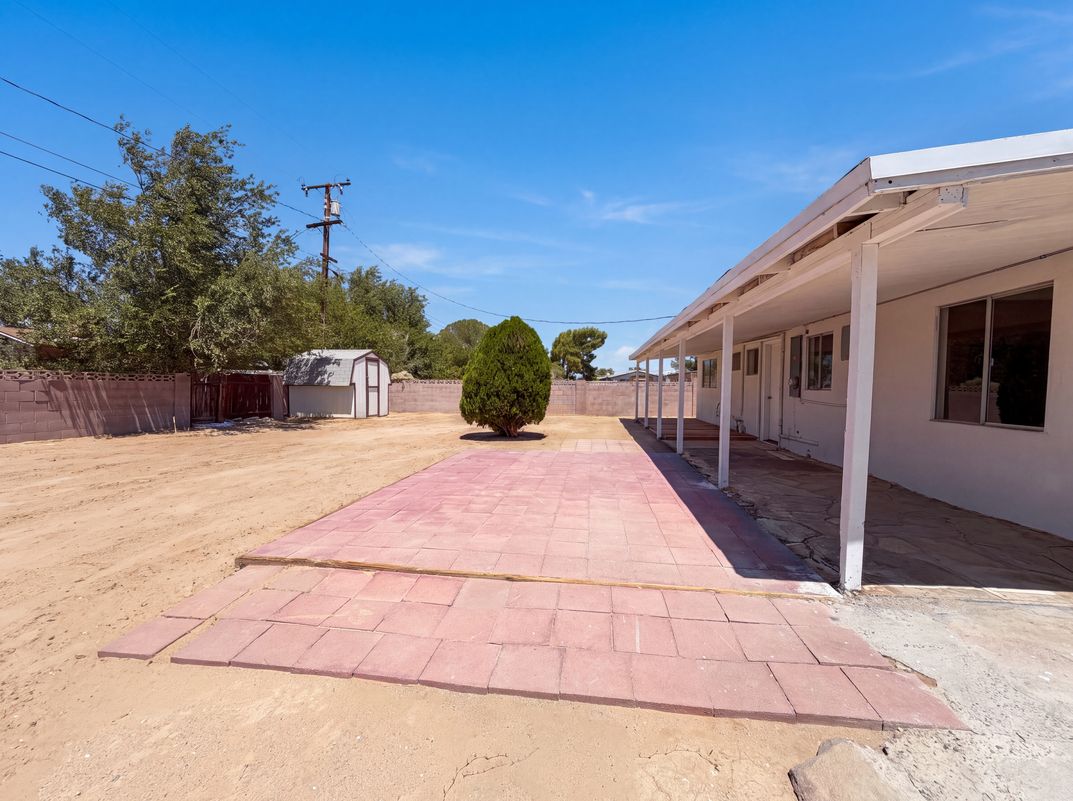 Photo 5 of 20 of 13325 Lamel St, Edwards, CA