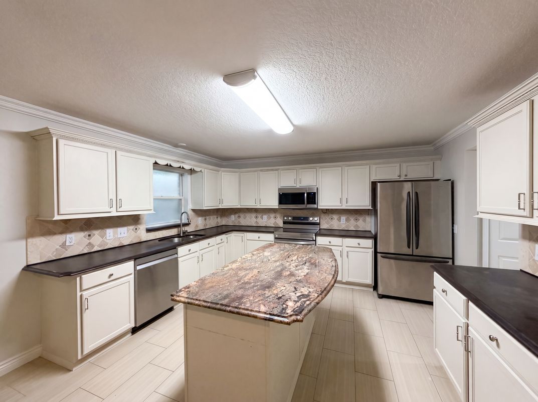 Photo 2 of 26 of 3312 White Blossom Ln, Clermont, FL