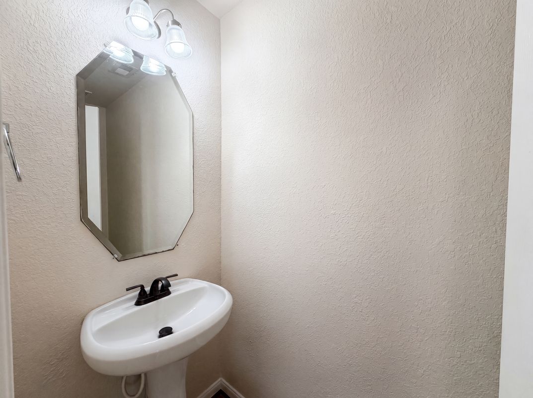 Photo 12 of 21 of 2627 Skyview Trace Ct, Houston, TX
