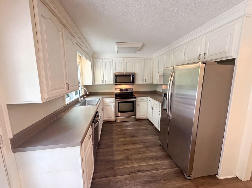 Property photo 2 of 212 Conrad Cir