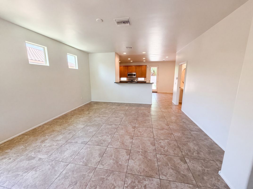 Photo 3 of 25 of 7452 S Golden Shore Dr, Tucson, AZ
