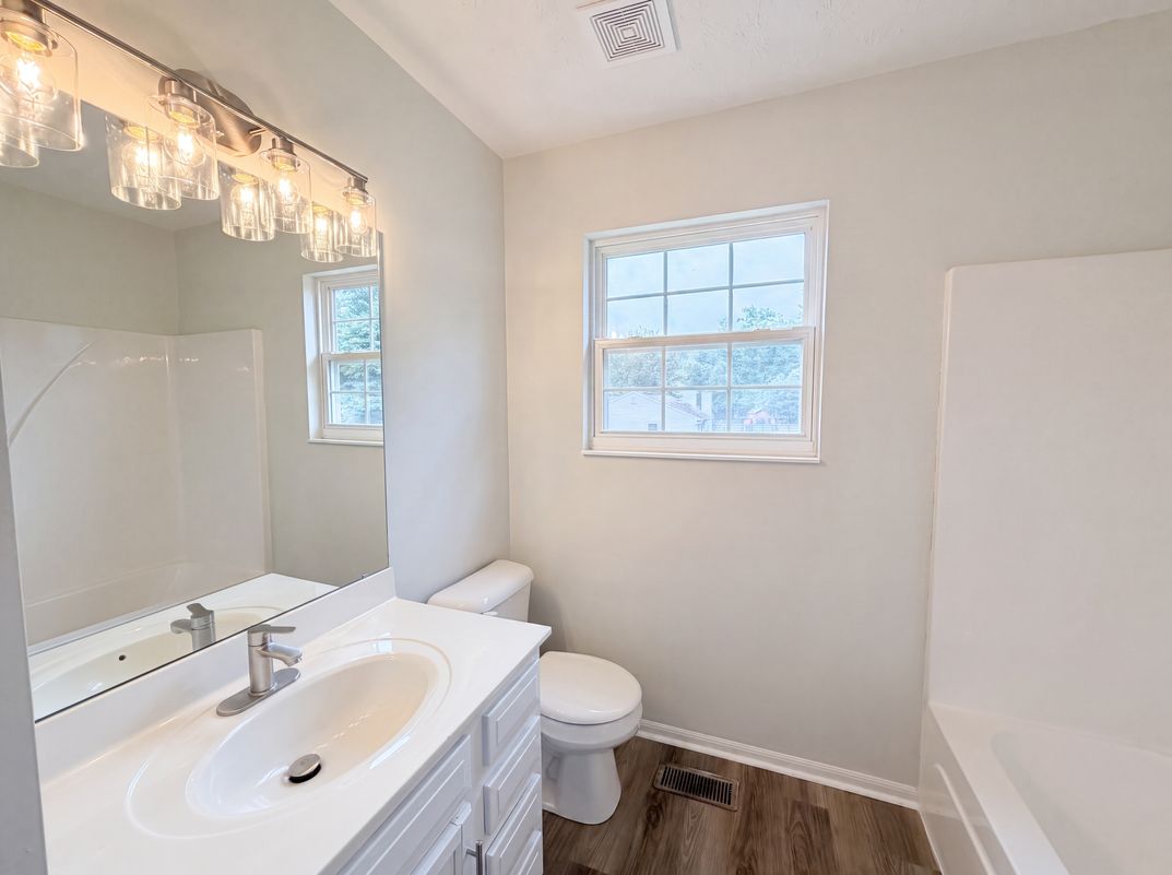 Photo 13 of 27 of 4213 Mallard Dr, Batavia, OH