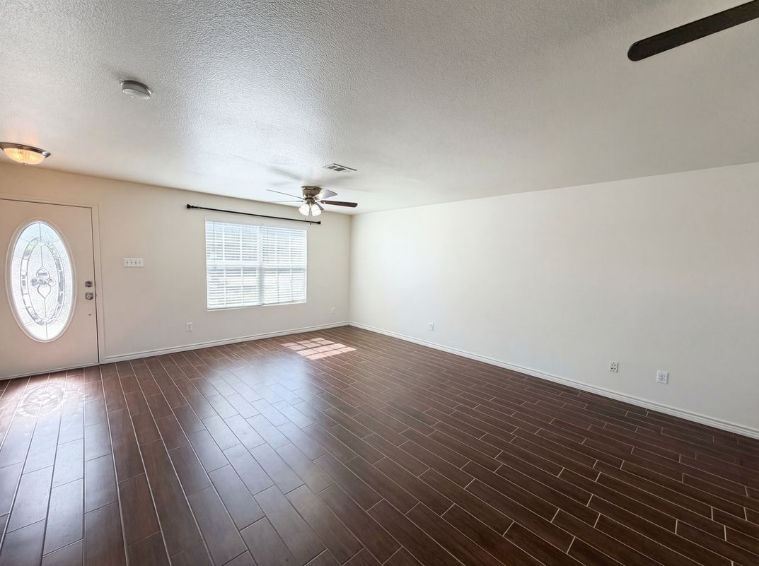 Photo 6 of 23 of 2027 Pine Knot Dr, Heartland, TX